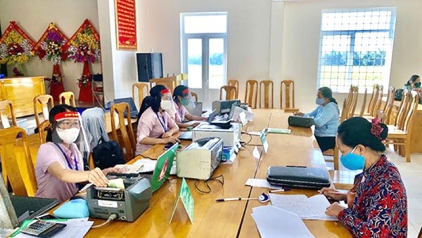 Ngân hàng Chính sách xã hội huyện Quảng Ninh (Quảng Bình) tạo điều kiện cho hộ dân vay vốn trong mùa dịch Covid-19