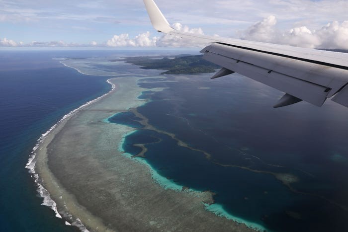 Máy bay hạ cách tại sân bay quốc tế Pohnpei ở Kolonia, Liên bang Micronesia. Ảnh: Reuters Chú thích ảnh