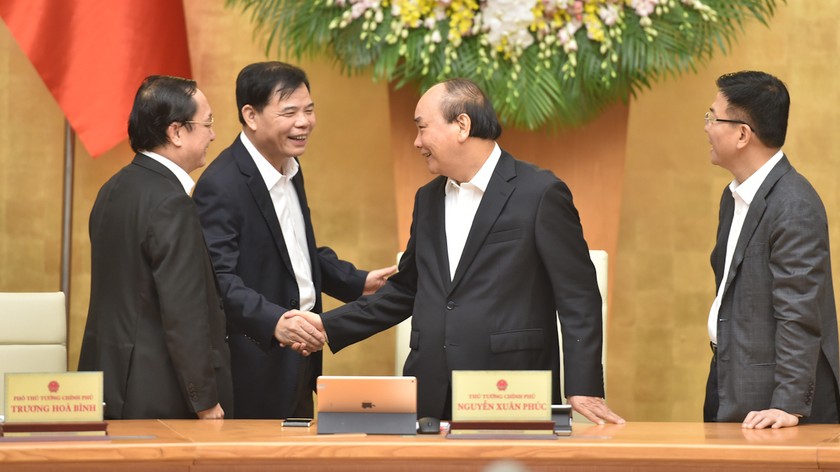 Thủ tướng Nguyễn Xuân Phúc và các Bộ trưởng tại phiên họp. Ảnh: VGP/Quang Hiếu