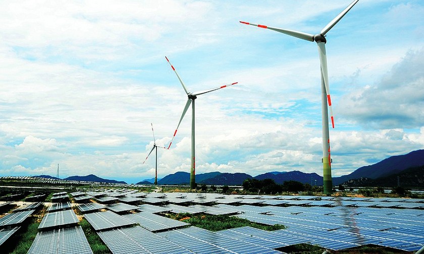 Khu vực miền Trung có lợi thế sản xuất điện gió và điện mặt trời. (Ảnh minh họa)