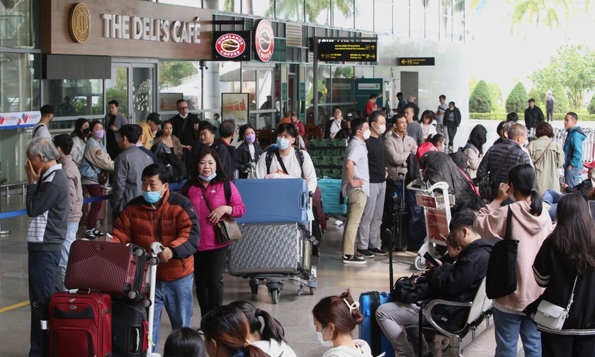 Sân bay Đà Nẵng đông nghịt du khách trong dịp Tết Dương lịch 2023.