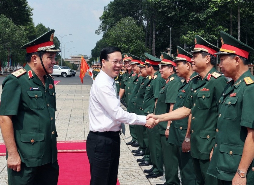 Lãnh đạo Bộ Tư lệnh Quân khu 9 đón Chủ tịch nước Võ Văn Thưởng thăm, làm việc.