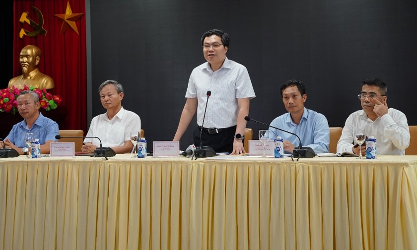 Ông Trần Việt Hòa - Cục trưởng Cục Điều tiết điện lực trao đổi với báo chí về tình hình khả dụng của nguồn điện tại miền Bắc. 