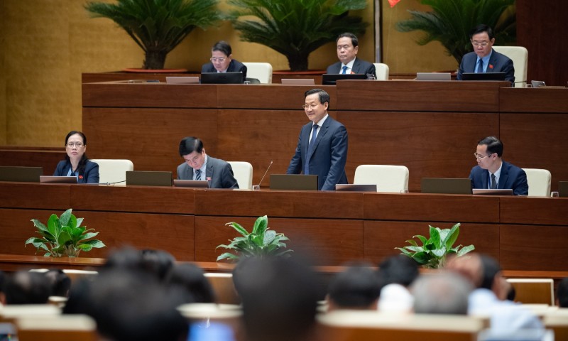 Phó Thủ tướng Lê Minh Khái báo cáo giải trình trước Quốc hội vào hôm qua - 8/6. Ảnh quochoi.vn