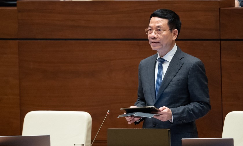 Bộ trưởng Nguyễn Mạnh Hùng phát biểu giải trình về dự án Luật Viễn thông (sửa đổi).
