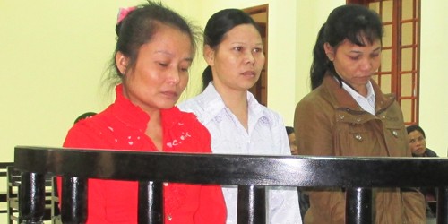 Lô Thị Lý, Sầm Thị Hiền và Vang Thị Hương trước vành móng ngựa nhận 90 tháng tù