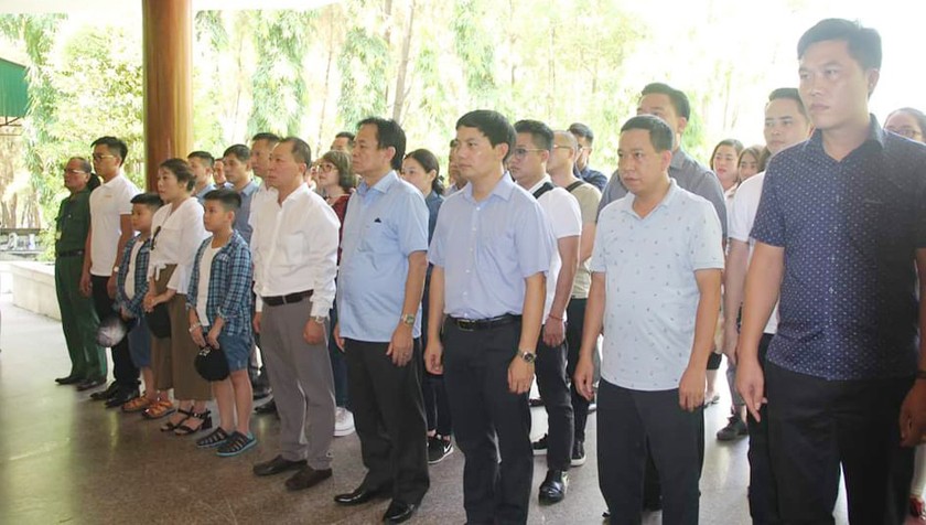 Đoàn công tác Báo Pháp luật Việt Nam tri ân các liệt sỹ tại khu di tích Ngã ba Đồng Lộc
