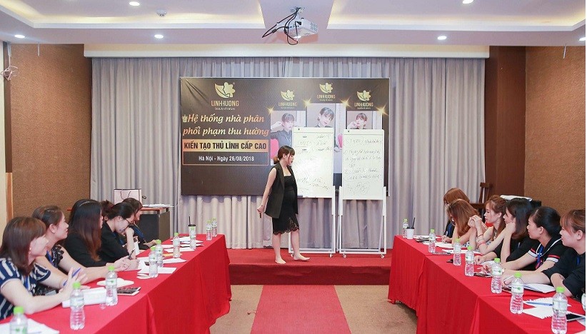 Một buổi đào tạo kinh doanh theo hình thức đa cấp của mỹ phẩm Linh Hương
