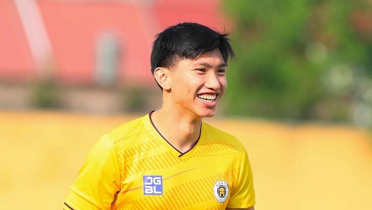 Chấn thương khiến Văn Hậu phải chia tay đội tuyển Việt Nam.