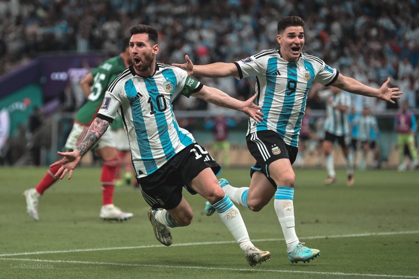 Argentina vào bán kết