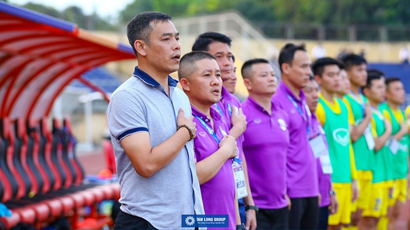 HLV Huy Hoàng chia tay CLB Sông Lam Nghệ An (ảnh CLB SLNA)