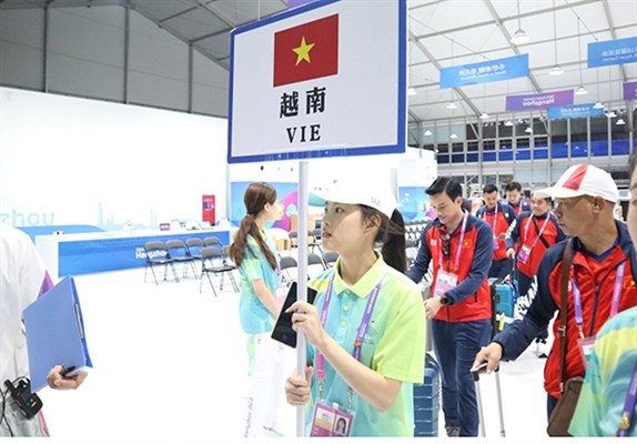 Đoàn Thể thao Việt Nam được đón tiếp nồng hậu tại Asiad 19. (Ảnh: Quý Lượng)