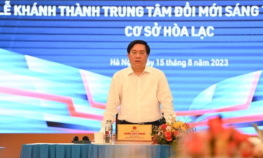 Thứ trưởng Bộ KH&ĐT Trần Duy Đông chủ trì họp báo.