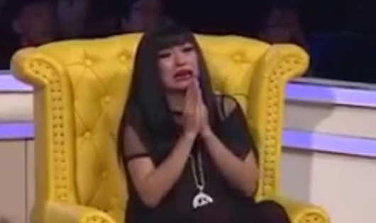 Ca sĩ Phương Thanh khóc nức nở vì lo cho nam diễn viên Văn Anh