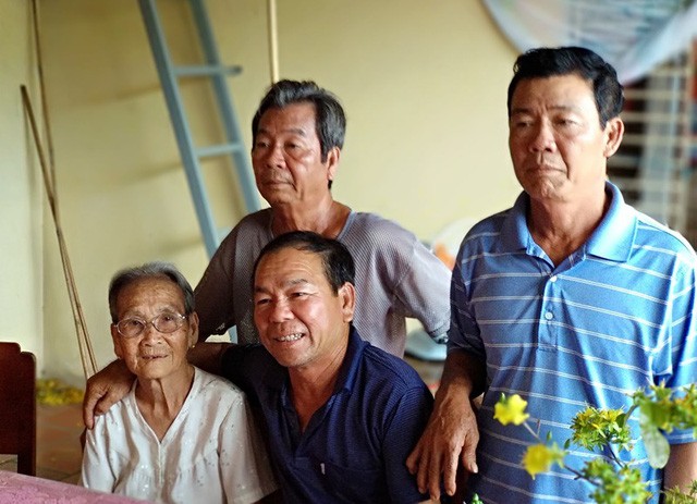Xác minh trường hợp liệt sĩ trở về sau 33 năm 'hi sinh' ảnh 2 Ông Chóng trong ngày vui trở về quê hương sau 33 năm.