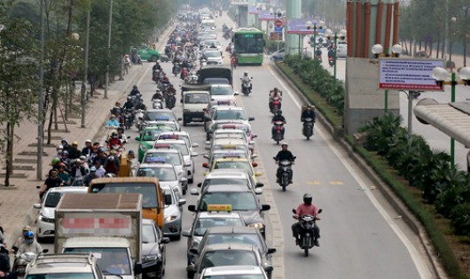 Sau hơn một năm hoạt động, TP Hà Nội dự kiến cho các phương tiện khác đi vào làn xe buýt nhanh. Ảnh minh họa: Bá Đô.