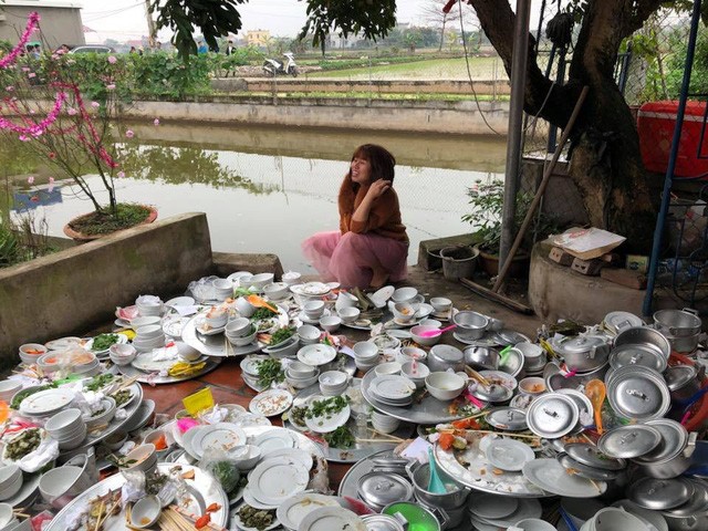 Là một giám đốc thành đạt, chị Tâm nói rằng nhân viên của chị không tin khi chị kể rằng về quê phải rửa một sân bát đĩa.