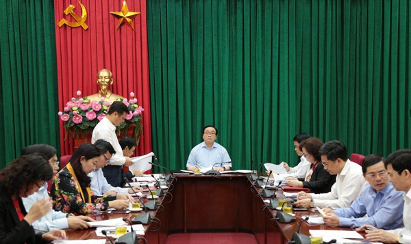 Bí thư Thành ủy Hoàng Trung Hải chủ trì hội nghị. Ảnh: Cổng giao tiếp điện tử UBND TP Hà Nội.