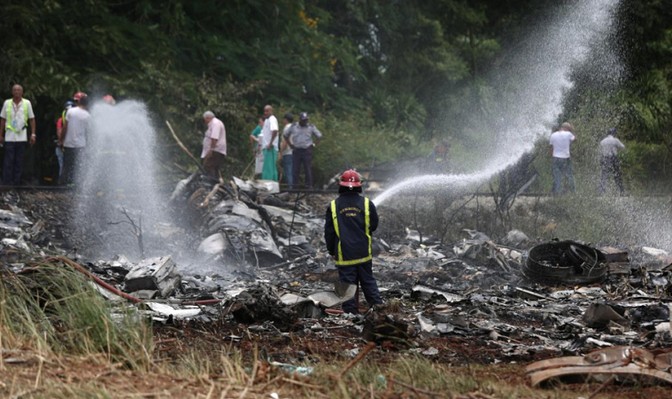 Phần thân máy bay bị phá hủy, cánh cháy xém.