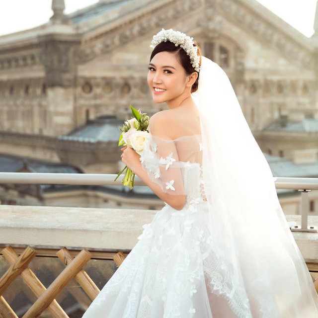 “Mỗi giai đoạn trong cuộc đời chúng ta sẽ có những mối quan tâm và mục đích sống khác nhau! Nếu như trước kia em theo đuổi những ước mơ, hoài bão, khát khao của tuổi trẻ thì giờ đây em chỉ theo đuổi chồng con và tổ ấm của mình! Đó là mục tiêu, mục đích sống duy nhất của em bây giờ”, Nữ hoàng sắc đẹp toàn cầu Ngọc Duyên chia sẻ.
