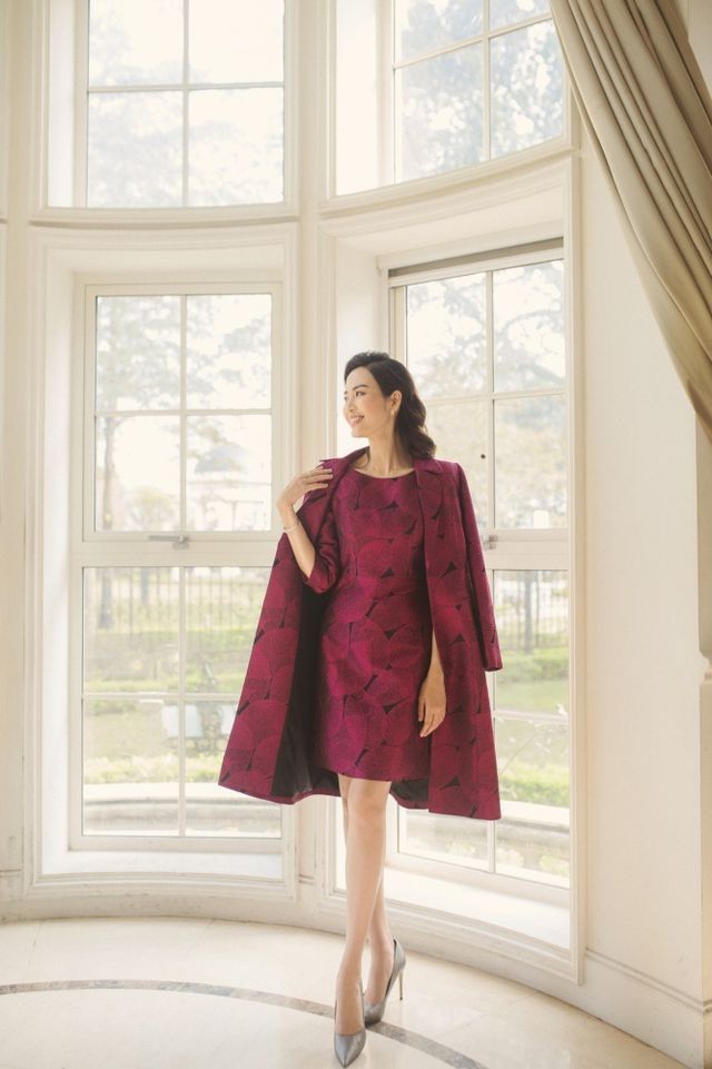 Hoa hau Thu Thuy 2.jpg Hoa hau Thu Thuy 2.jpg