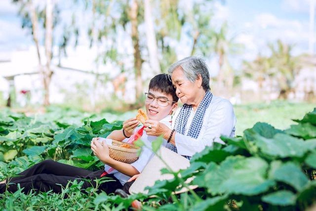 Câu chuyện xúc động phía sau bộ ảnh bà nội 89 tuổi mặc váy cưới - 9 Câu chuyện xúc động phía sau bộ ảnh bà nội 89 tuổi mặc váy cưới - 9