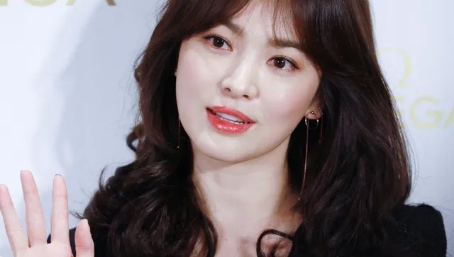 Song Hye Kyo vượt xa chồng cũ trong bảng xếp hạng được yêu thích