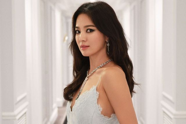 Song Hye Kyo vượt xa chồng cũ trong bảng xếp hạng nghệ sĩ được yêu thích - 4 Song Hye Kyo vượt xa chồng cũ trong bảng xếp hạng nghệ sĩ được yêu thích - 4
