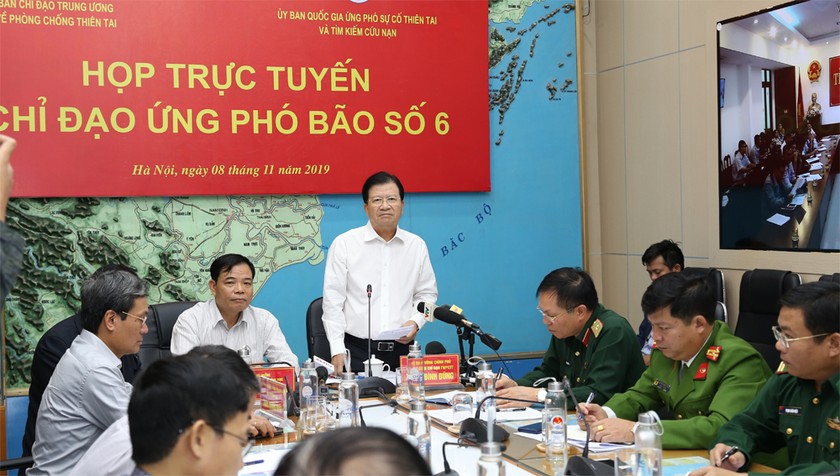 Phó Thủ tướng Chính phủ, Trưởng ban Chỉ đạo Trung ương về Phòng chống thiên tai Trịnh Đình Dũng chủ trì cuộc họp triển khai công tác ứng phó với bão số 6. 