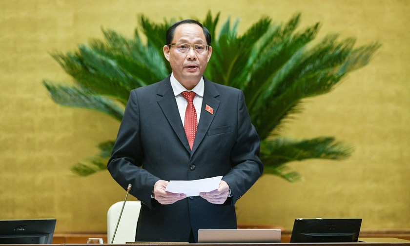 Phó Chủ tịch Quốc hội Trần Quang Phương điều hành nội dung biểu quyết thông qua Nghị quyết về đẩy mạnh việc thực hiện chính sách, pháp luật về thực hành tiết kiệm, chống lãng phí.