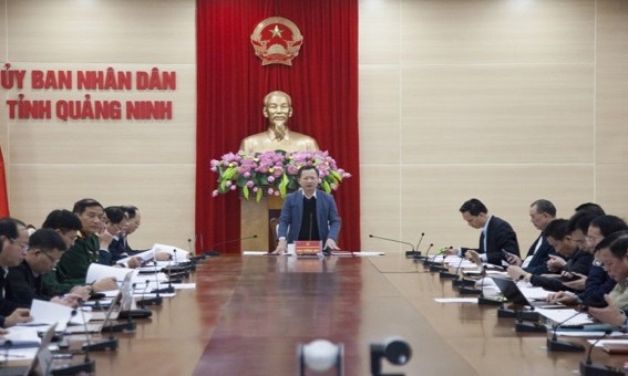 Quyền Chủ tịch UBND tỉnh Quảng Ninh Cao Tường Huy , chủ trì cuộc họp.