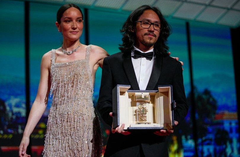 Phạm Thiên Ân nhận giải Ống Kính Vàng LH Phim Cannes 2023. Nguồn Ảnh : AP