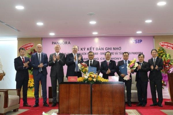 Lãnh đạo tỉnh Bình Dương và đại sứ Đan Mạch tại Việt Nam chứng kiến ghi nhớ giữa Tập đoàn Pandora và chủ đầu tư Khu công nghiệp VSIP 3 vào chiều 12/5