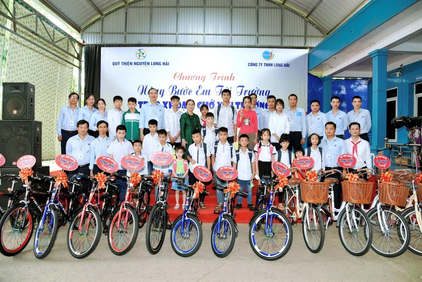Quỹ thiện nguyện Long Hải trao quà từ thiện 'Nâng bước em tới trường - Trao xe đạp, chở yêu thương' ảnh 6