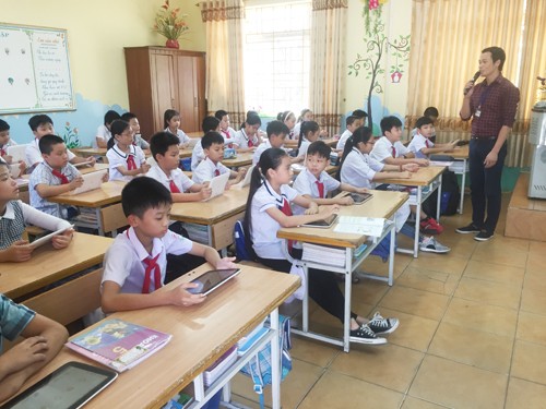 Các trường học tại Quảng Ninh được đầu tư xây dựng, mua sắm trang thiết bị hiện đại phục vụ yêu cầu dạy và học.