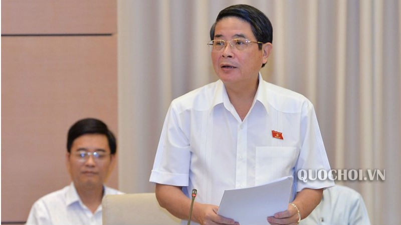 Chủ nhiệm Ủy ban Tài chính Ngân sách của Quốc hội Nguyễn Đức Hải, Trưởng đoàn giám sát báo cáo tại phiên họp.