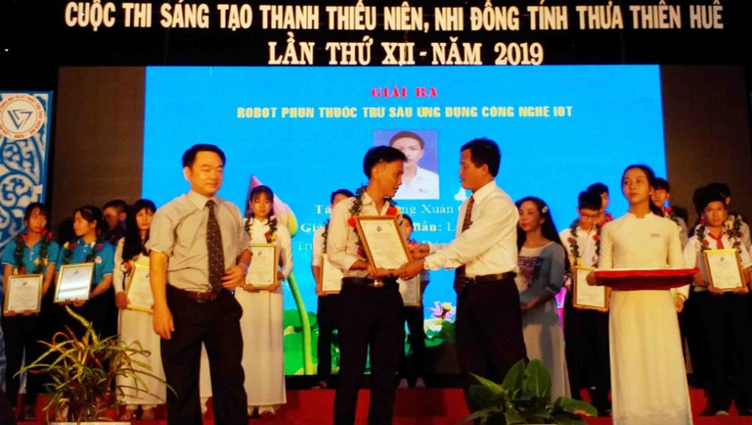 Trương Xuân Cường nhận giải thưởng Cuộc thi sáng tạo thanh thiếu niên, nhi đồng tỉnh Thừa Thiên - Huế năm 2019.