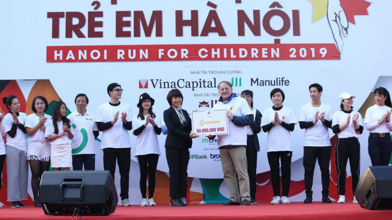 Cuộc chạy Vì trẻ em Hà Nội năm 2019 đã quyên góp được gần 1,2 tỷ đồng hỗ trợ việc chữa trị cho trẻ em có hoàn cảnh khó khăn mắc bệnh ung thư và bệnh tim. Ảnh Hànộimới.