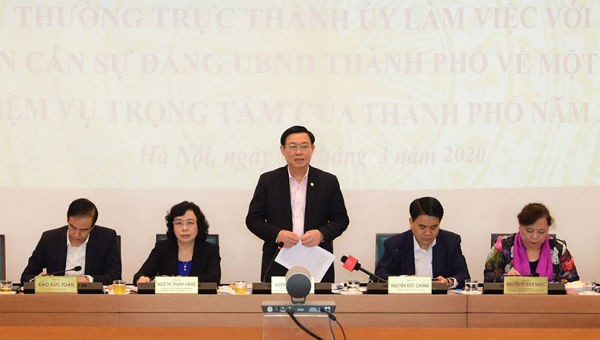 Bí thư Thành ủy Vương Đình Huệ phát biểu chỉ đạo tại buổi làm việc.