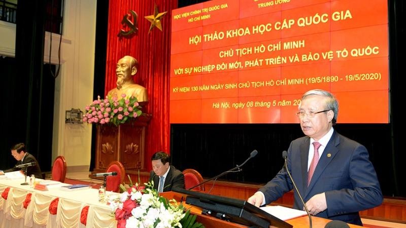 Đồng chí Trần Quốc Vượng, Uỷ viên Bộ Chính trị, Thường trực Ban Bí thư phát biểu tại Hội thảo