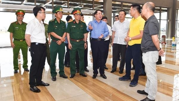 Phó Chủ tịch UBND thành phố Lê Khắc Nam kiểm tra tại khu vực Nhà ga cáp treo