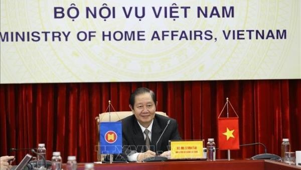 Bộ trưởng Bộ Nội vụ Lê Vĩnh Tân dự Hội nghị tại điểm cầu Hà Nội (Việt Nam).