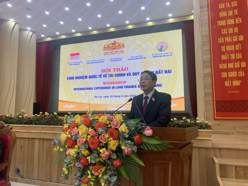 Ông Nguyễn Đức Hải – Phó Chủ tịch Quốc hội phát biểu tại hội thảo.