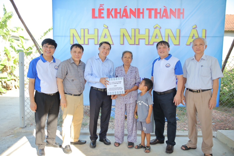 Trong nhiệm kỳ qua, HTTT tỉnh Thừa Thiên Huế đã vận động, kêu gọi, xây dựng 12 nhà nhân ái cho các hoàn cảnh khó khăn trên địa bàn. ảnh 2