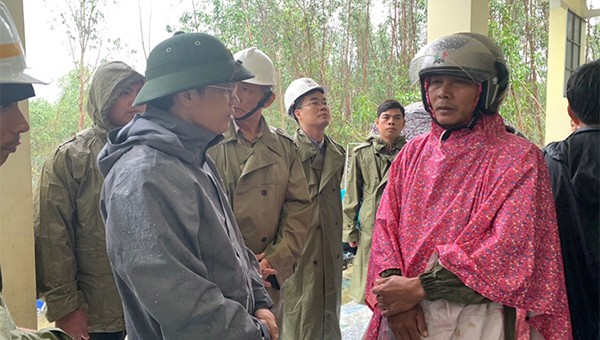 Ban chỉ đạo Trung ương về Phòng chống thiên tai đã đi thực địa tình hình sạt lở do mưa bão tại Quảng Ngãi.