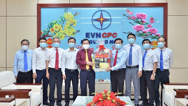 Chủ tịch UBND tỉnh Quảng Ngãi thăm và chúc Tết PC Quảng Ngãi