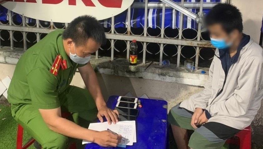 Thiếu niên 14 tuổi thừa nhận đã đột nhập trộm điện thoại của nhiều công nhân tại KCN Hòa Khánh.