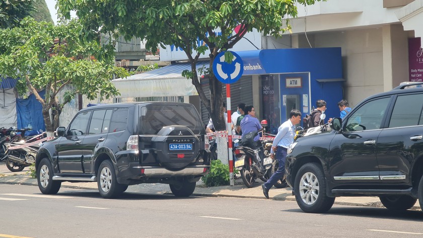 Truy bắt đối tượng cầm súng, roi điện cướp ngân hàng ở Đà Nẵng ảnh 1