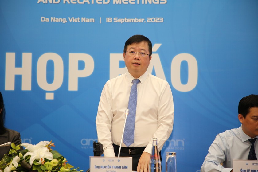 Thứ trưởng Bộ Thông tin Truyền thông Nguyễn Thanh Lâm chủ trì buổi Họp báo.