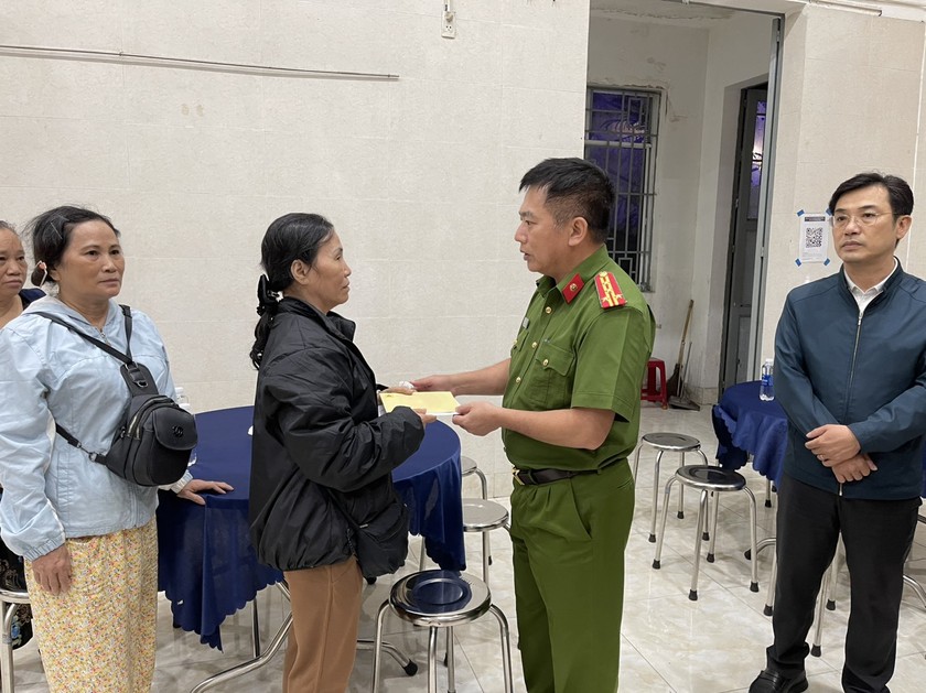 Lãnh đạo Công an TP Đà Nẵng động viên, chia buồn với gia đình người bảo vệ ngân hàng tử vong khi bắt cướp.